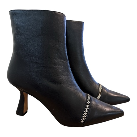 Sleek Black Heeled Boots with Zipper Detail - Picture 1 of 5